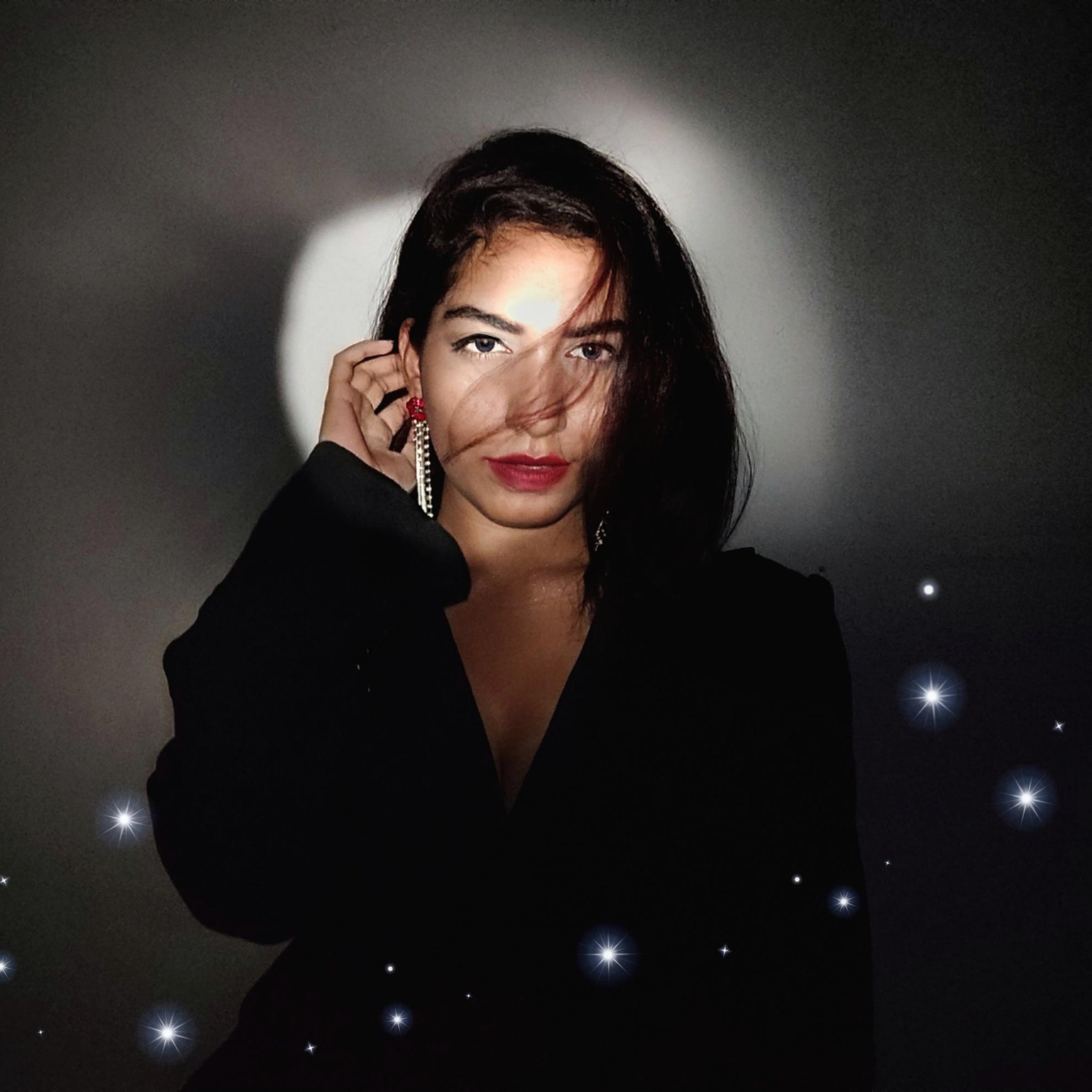 img-user-alexx-bloom-67867952375