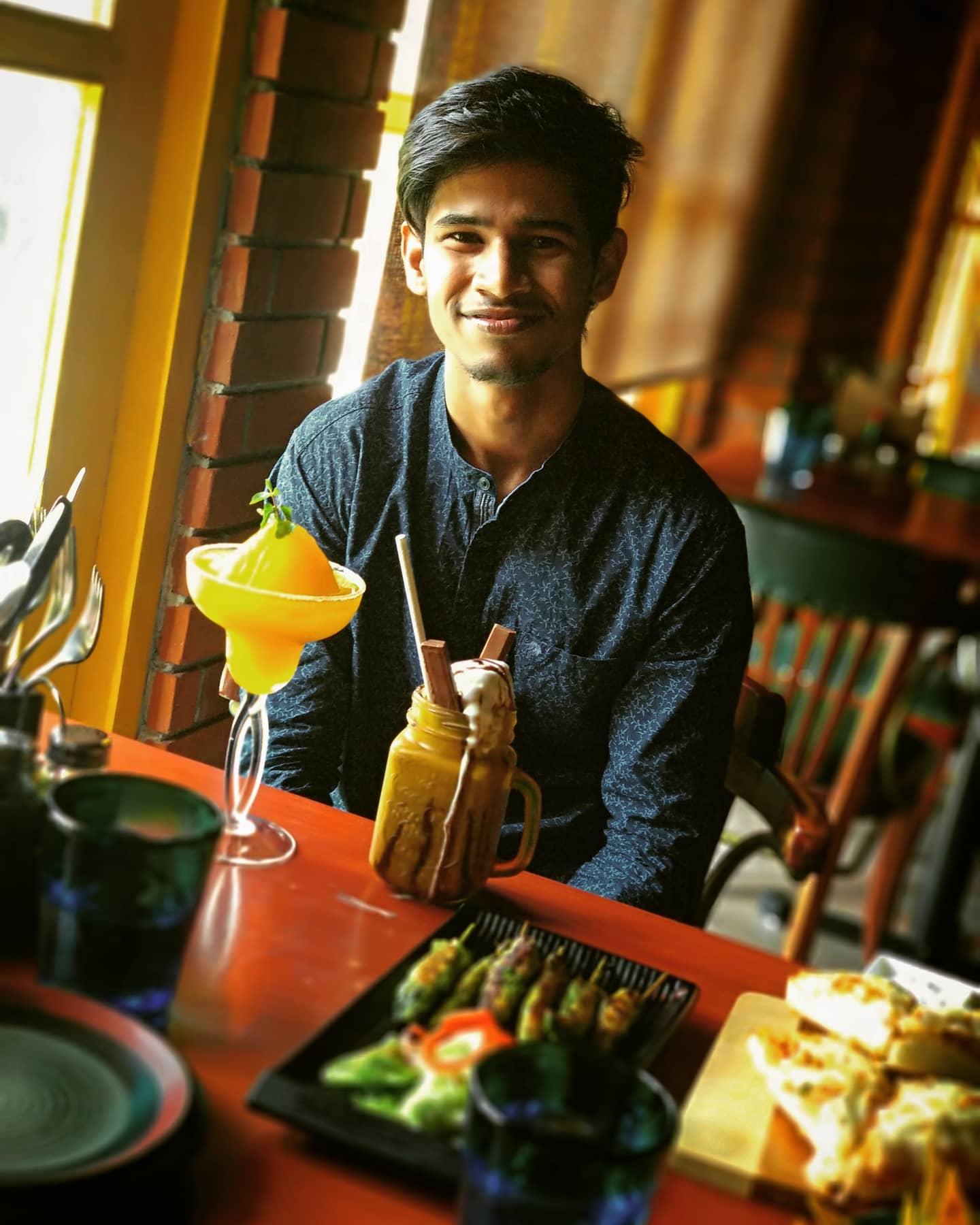 img-user-hitesh-chaudhari-1037707675915