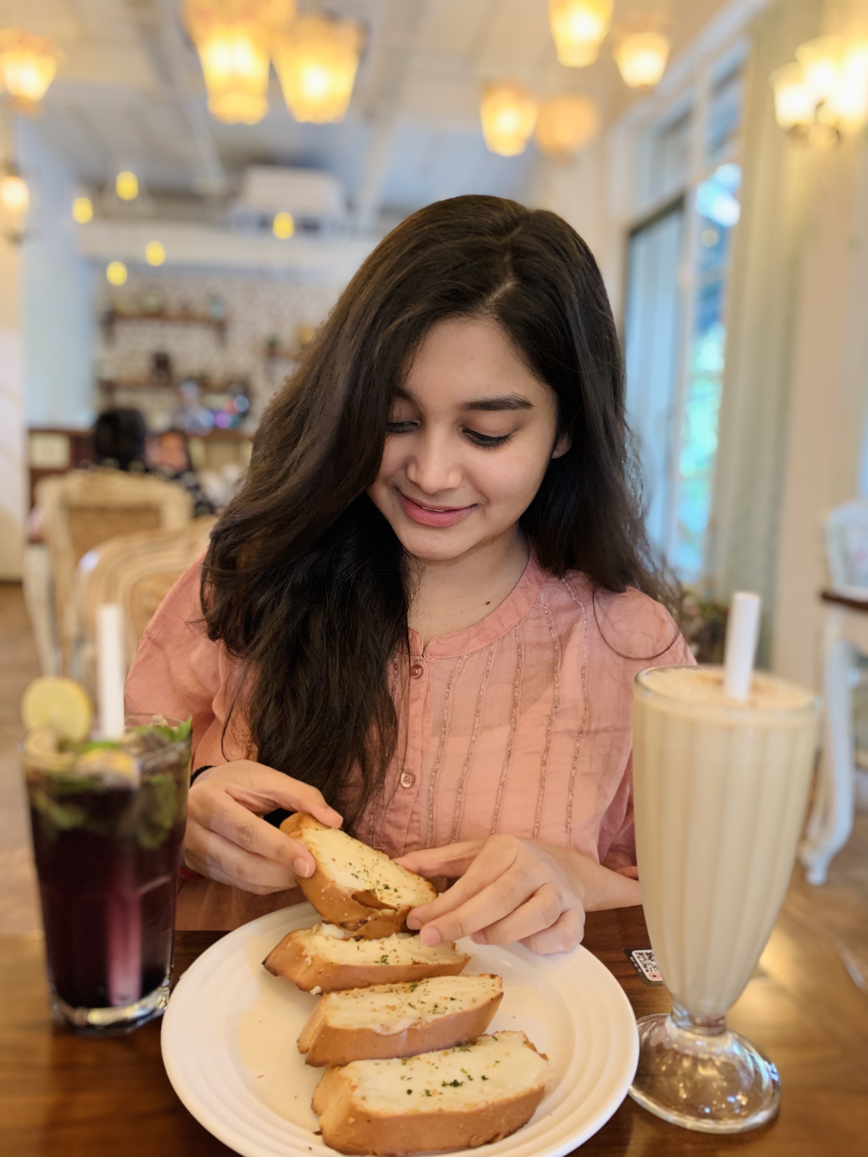 img-user-himanshi-singh-630004490673